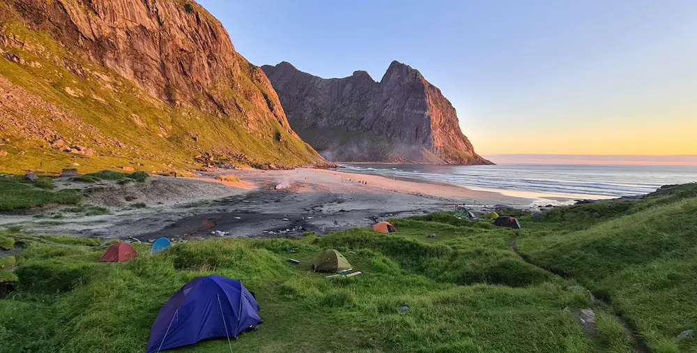 kvalvika beach telttailu